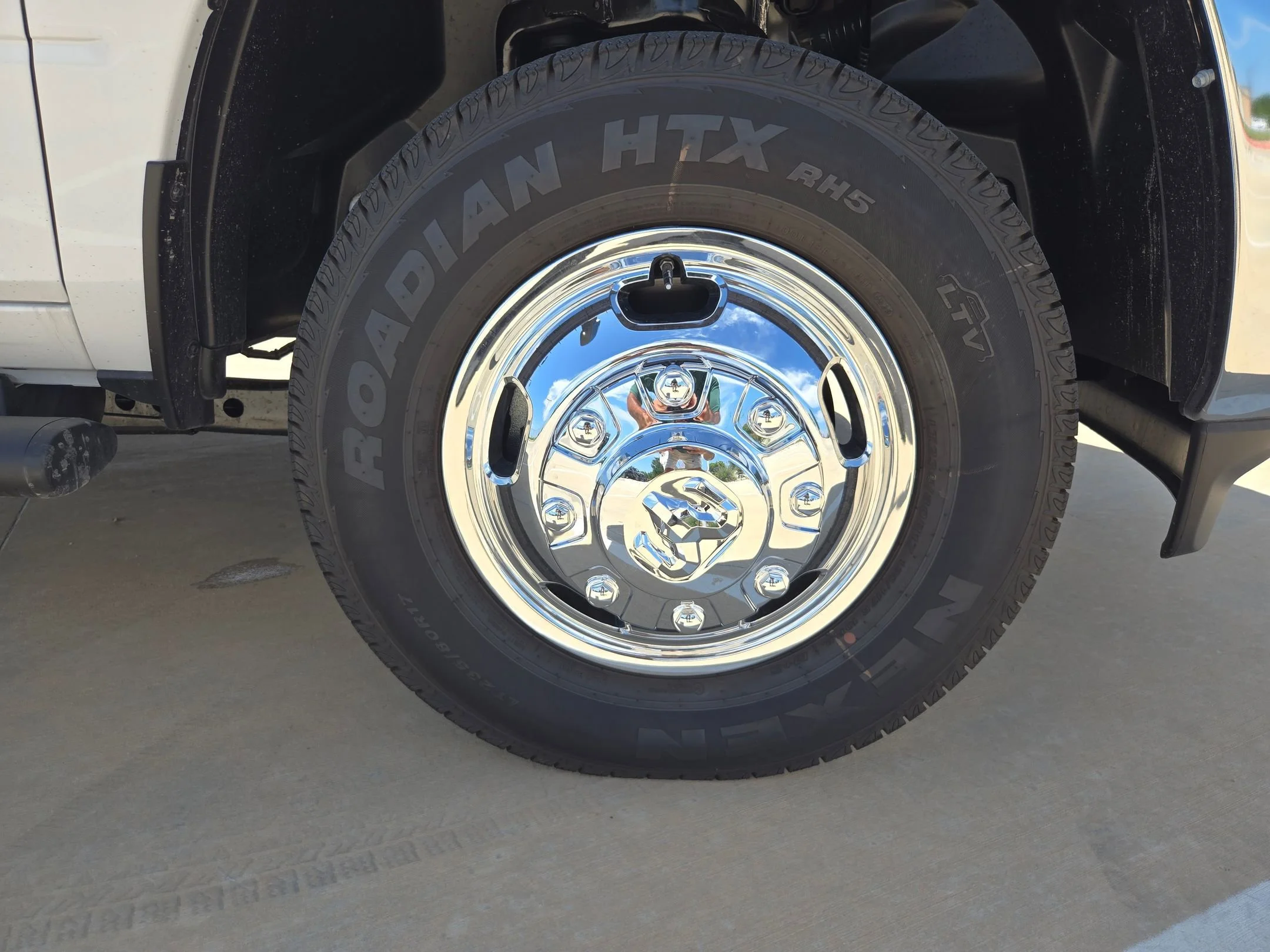 New 2026 Bright White Clear-Coat Exterior Paint RAM Tradesman image 28