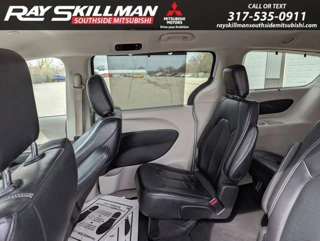 Used 2022 White Chrysler Touring L image 16