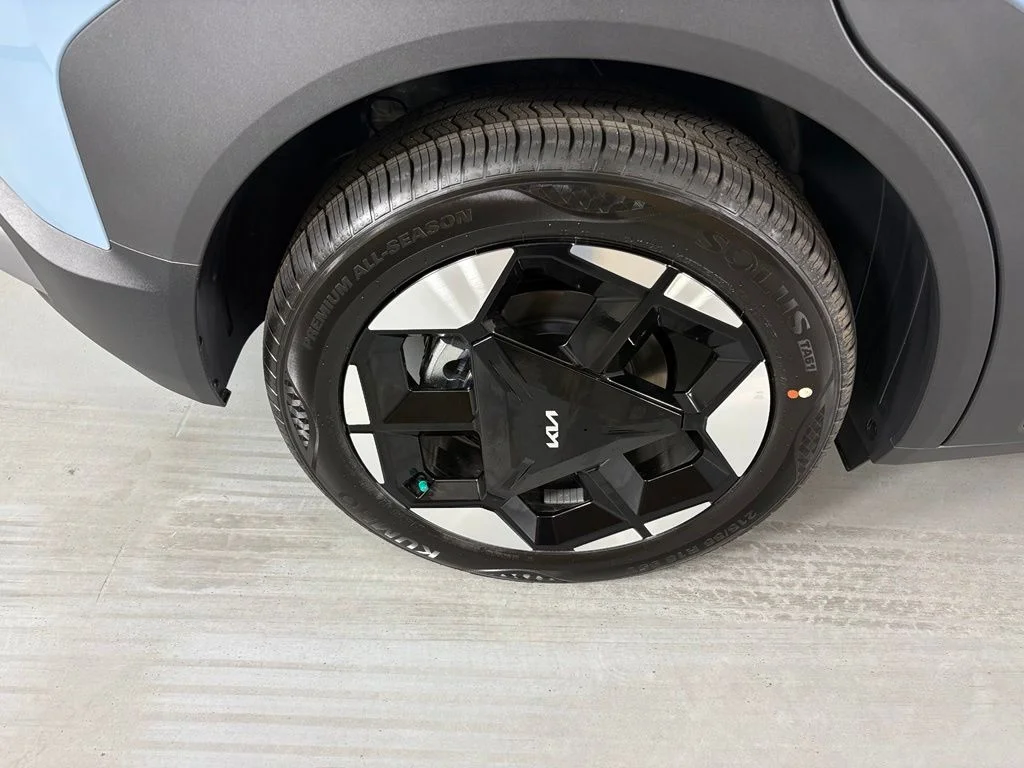 New 2027 Frost Blue / Black Roof Kia S image 11