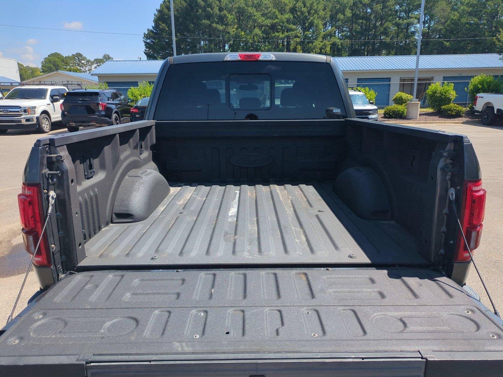 Used 2015 Magnetic Metallic Ford Lariat image 35