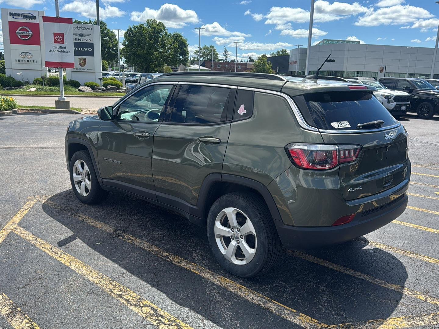 Used 2019 Olive Green Pearlcoat Jeep Latitude image 4