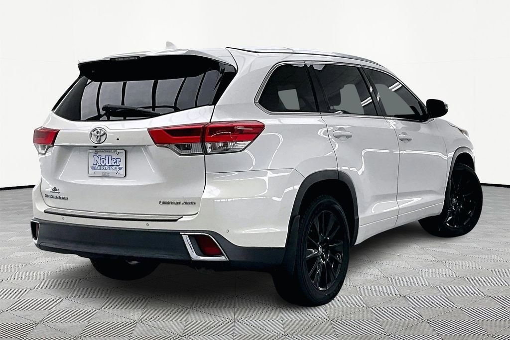 Used 2017 Toyota Highlander Limited Platinum with VIN 5TDDZRFH2HS445809 for sale in Kansas City