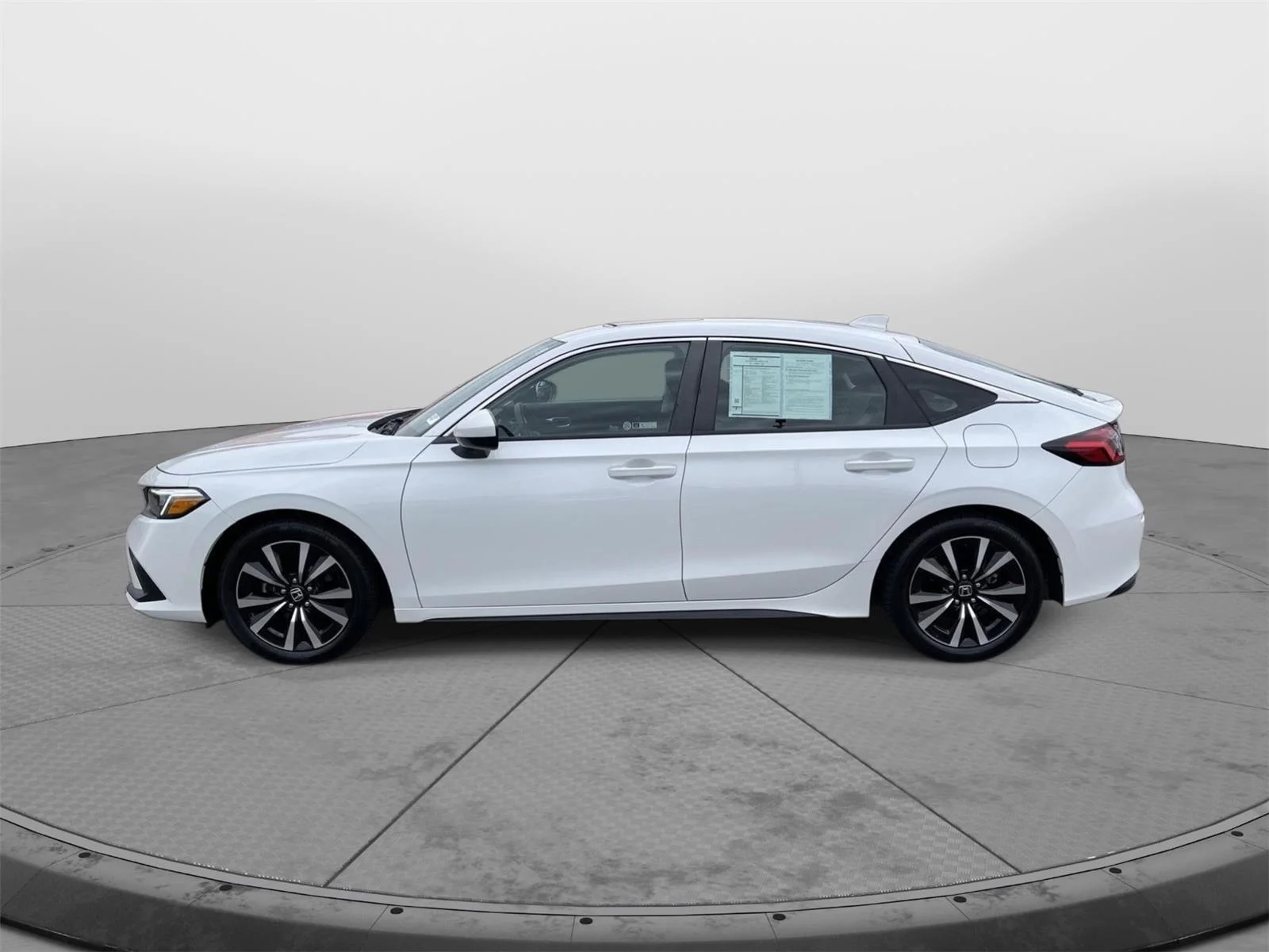 Used 2024 Platinum White Pearl Honda EX-L image 17