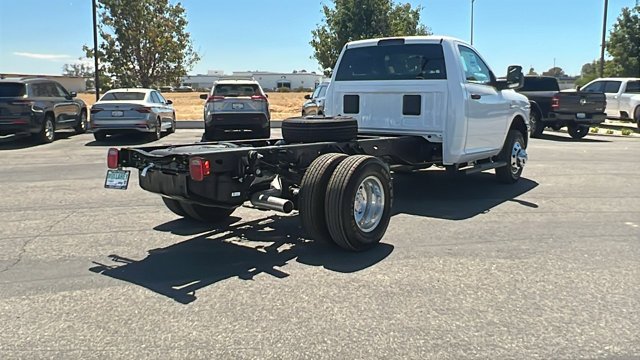 2026 RAM 3500 Chassis Tradesman - Photo 3