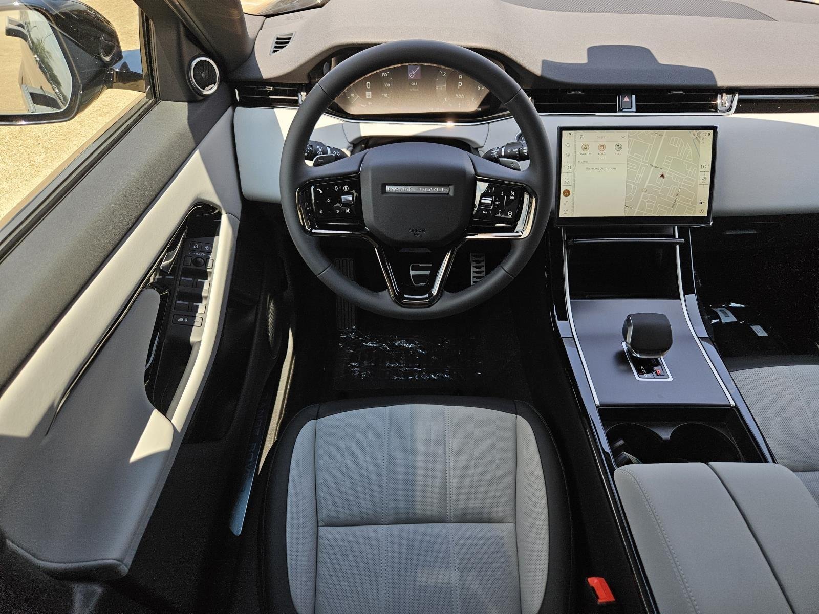 New 2026 Santorini Black Land Rover Dynamic SE image 29