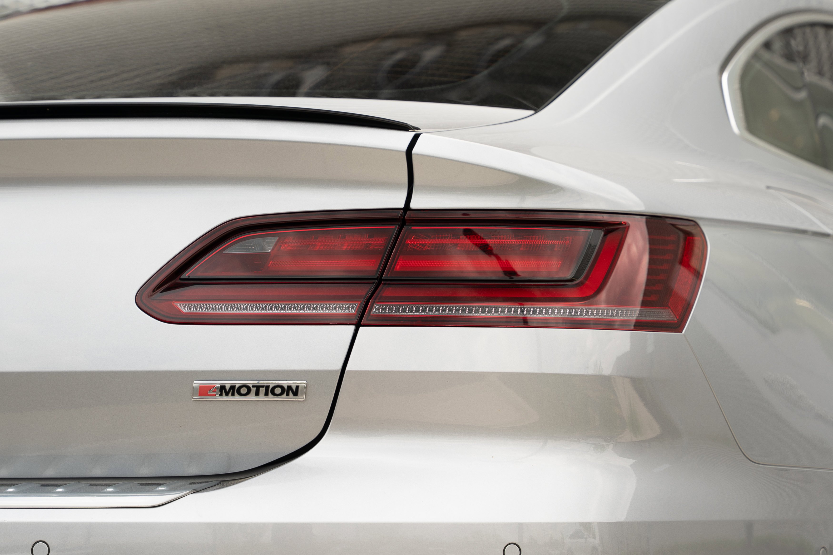 Used 2019 Pyrite Silver Metallic Volkswagen SEL Premium R-Line image 32