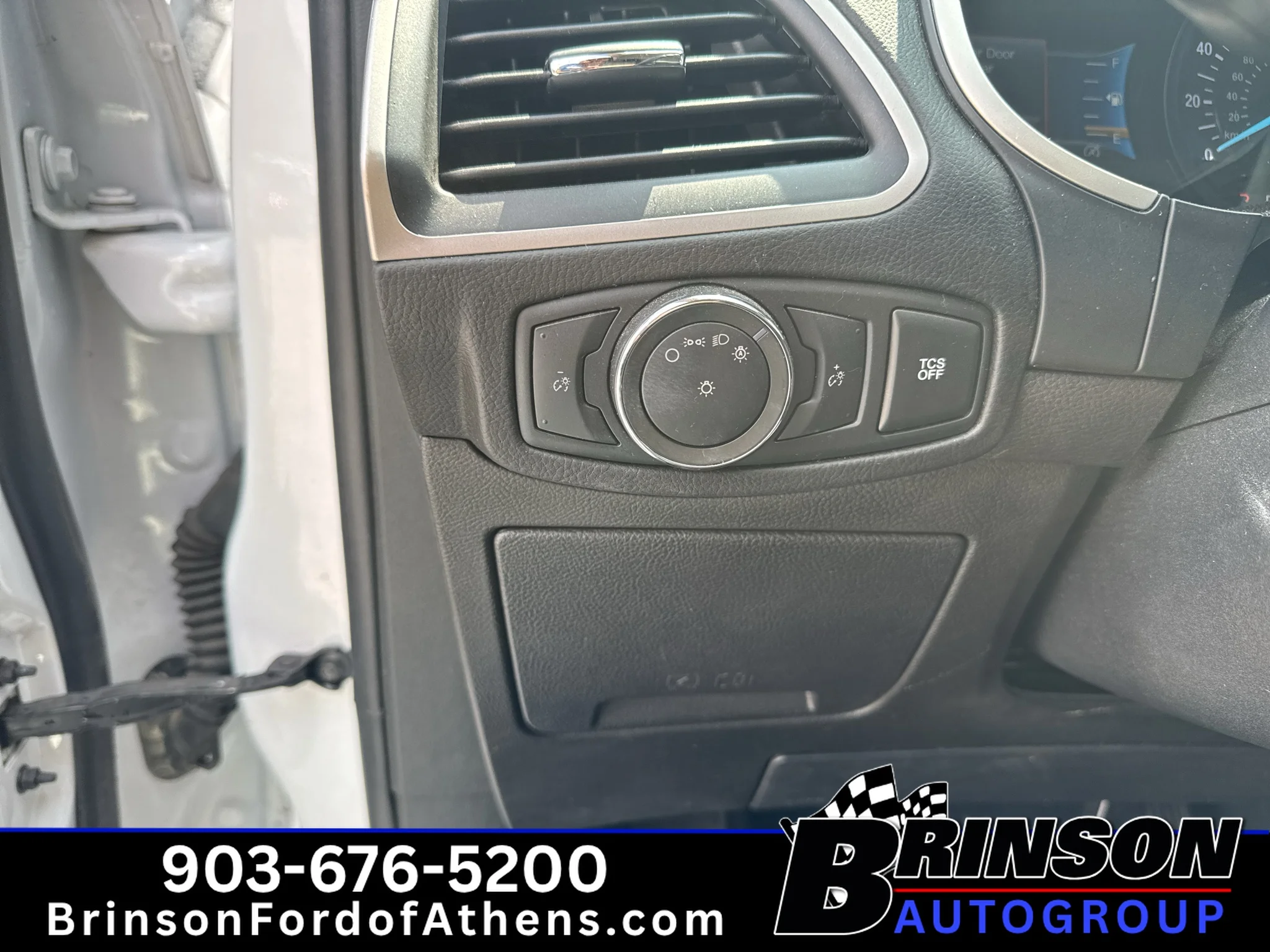 Used 2021 Oxford White Ford SE image 15