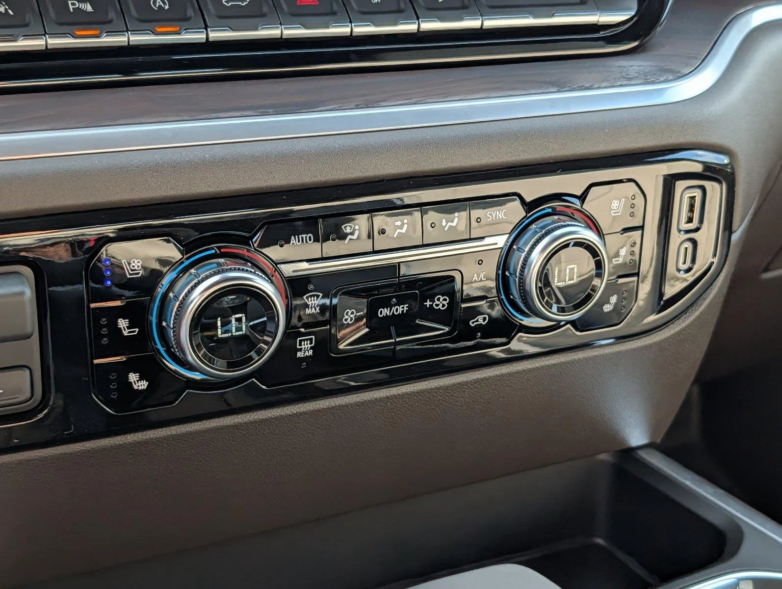 New 2026 Sterling Metallic GMC SLT image 20