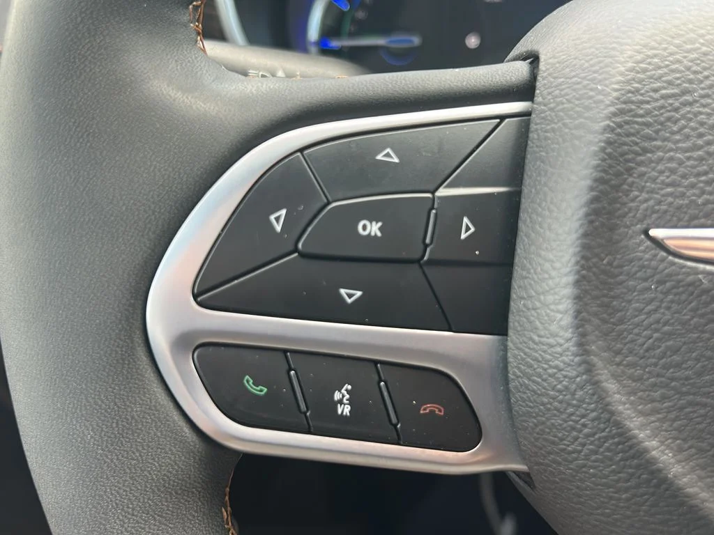 Used 2023 White Chrysler Pinnacle image 20