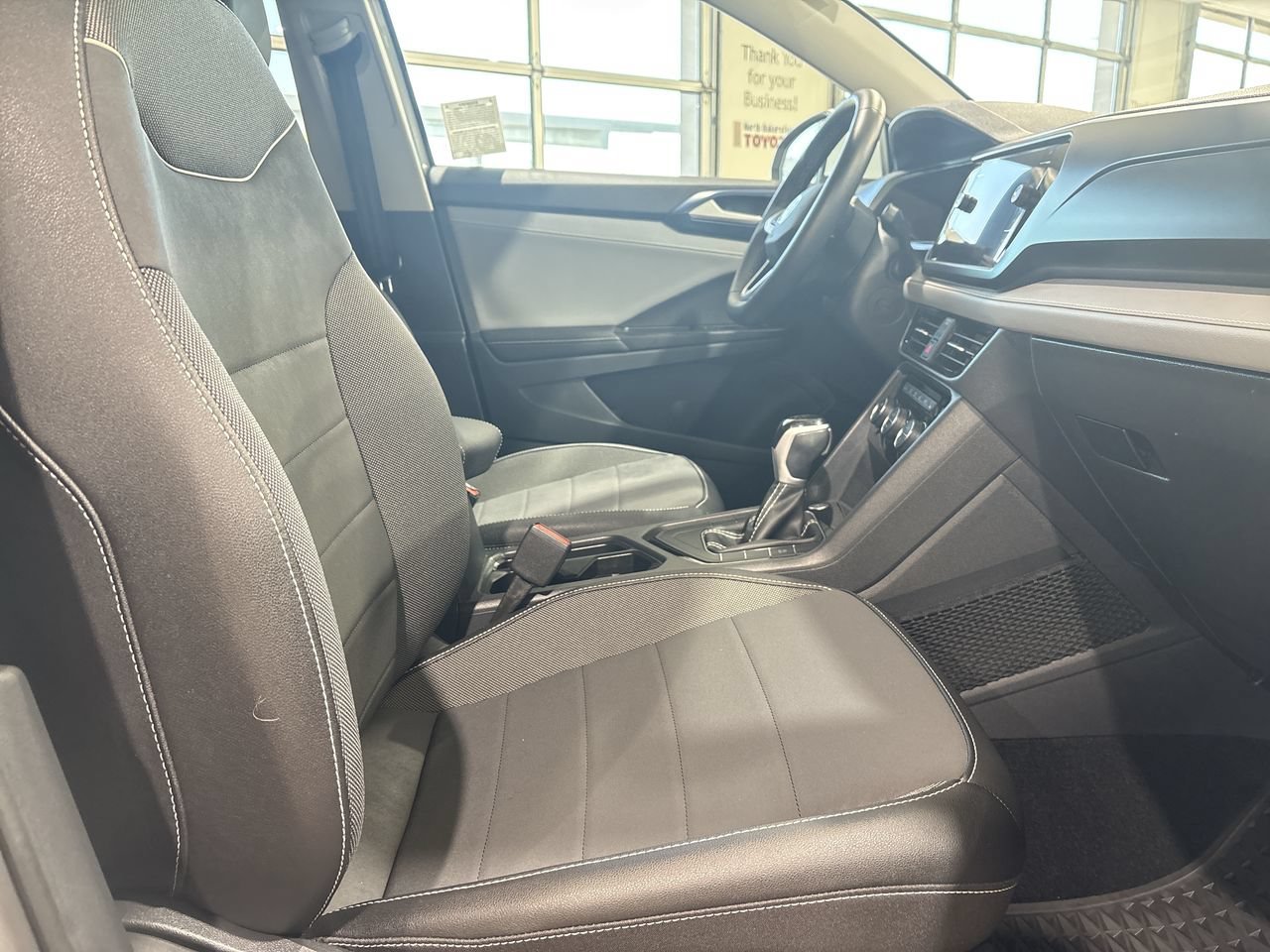 Used 2024 Pure White Volkswagen SE image 24