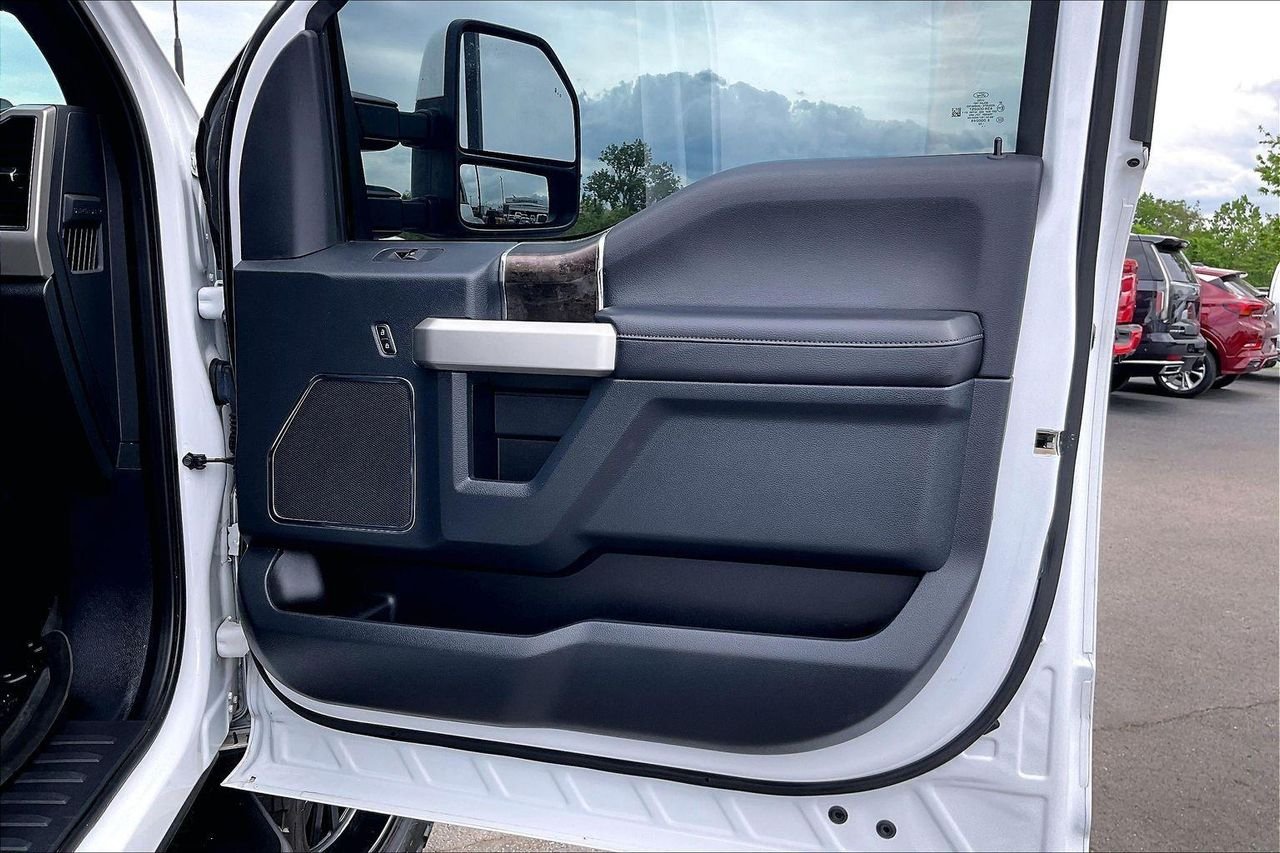 Used 2022 OXFORD WHITE Ford LARIAT image 30