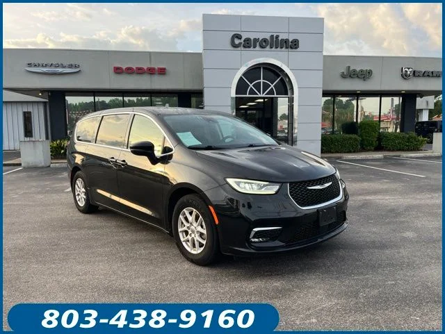 2023 Chrysler Pacifica Touring L's photo