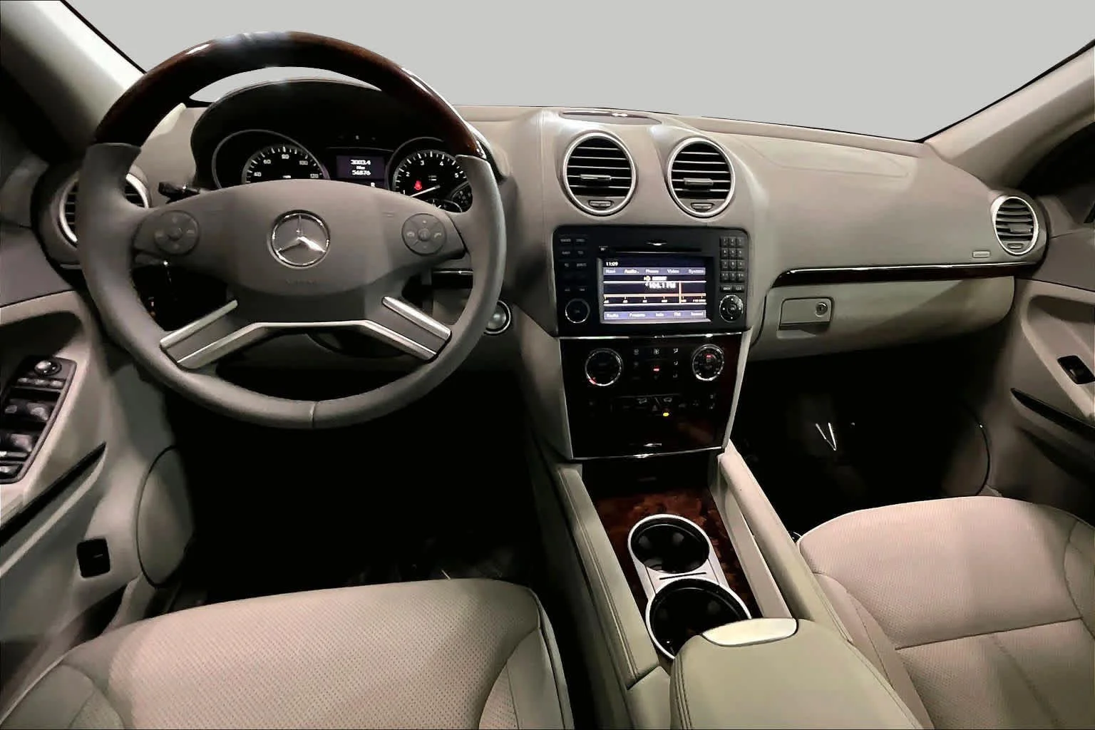 Used 2011 Black Mercedes-Benz GL 550 image 16