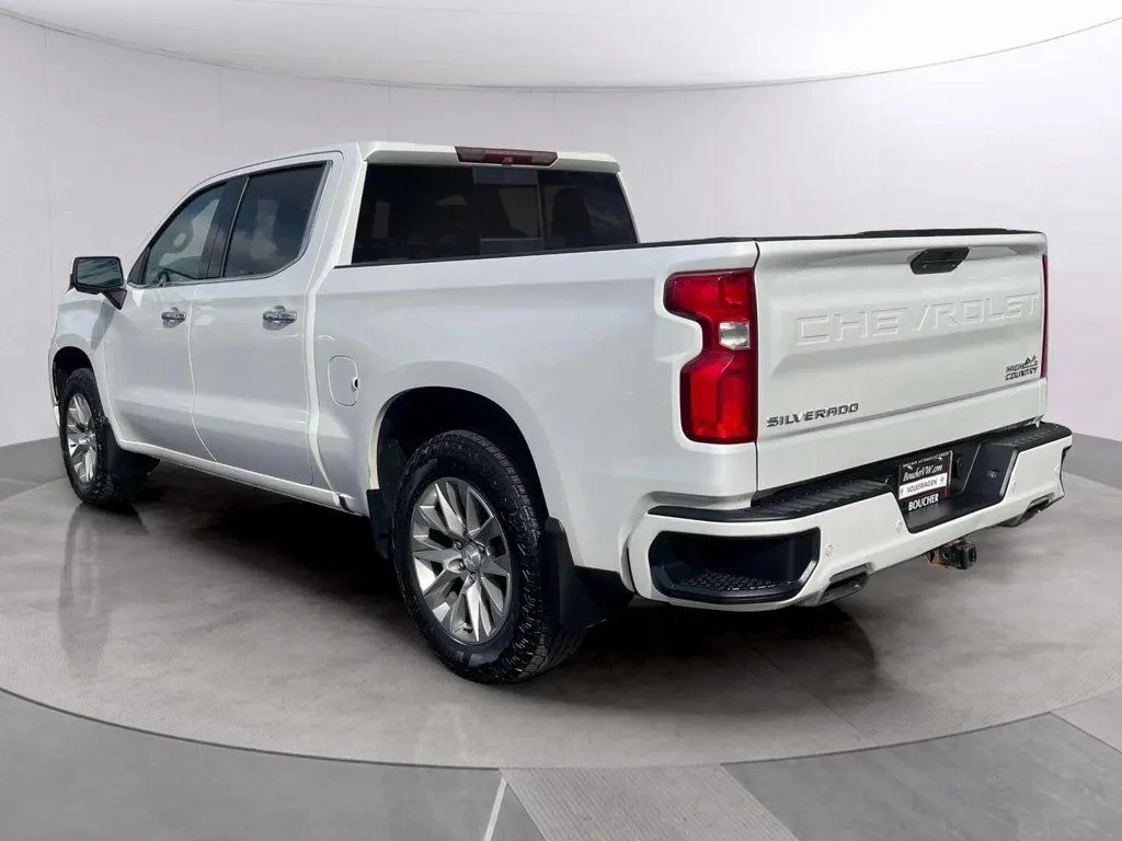 Used 2019 Iridescent Pearl Tricoat Chevrolet High Country image 3