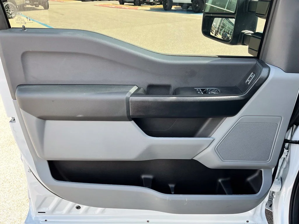 Used 2025 White Ford XL image 17