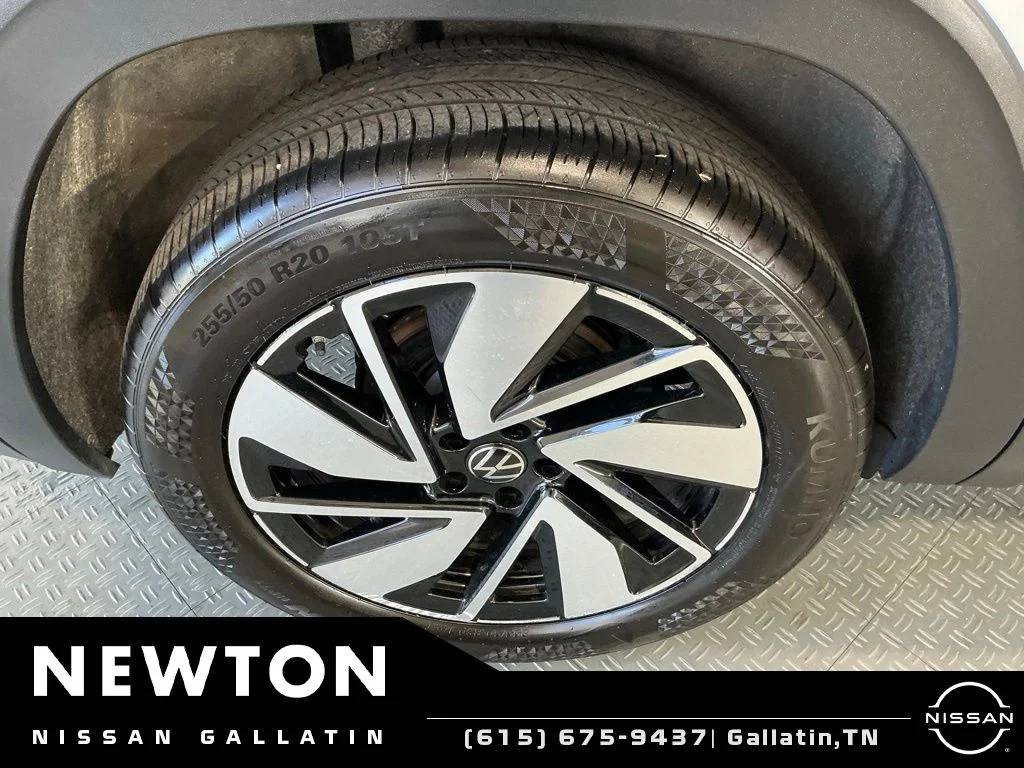 Used 2025 White Volkswagen 2.0T SE w/Technology image 65