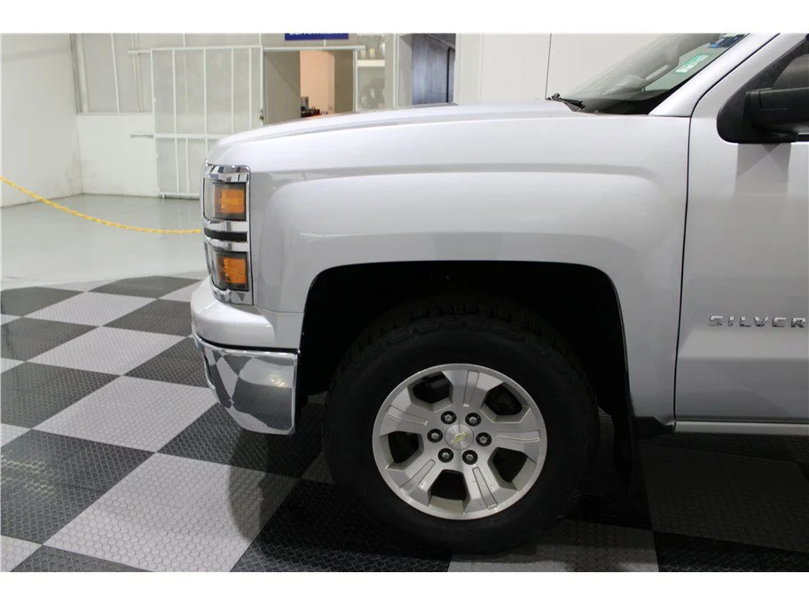 Used 2014 Silver Ice Metallic Chevrolet LT image 9