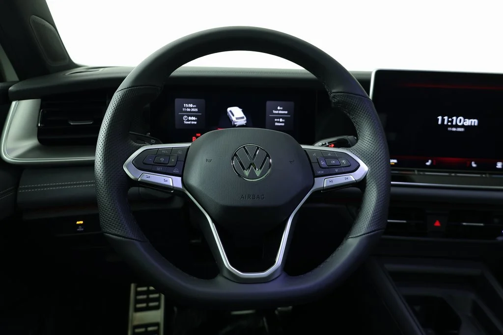 Used 2026  Volkswagen SE R-Line Black image 9