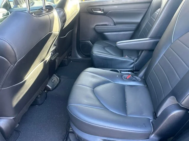 Used 2021 Silver Toyota XLE image 20