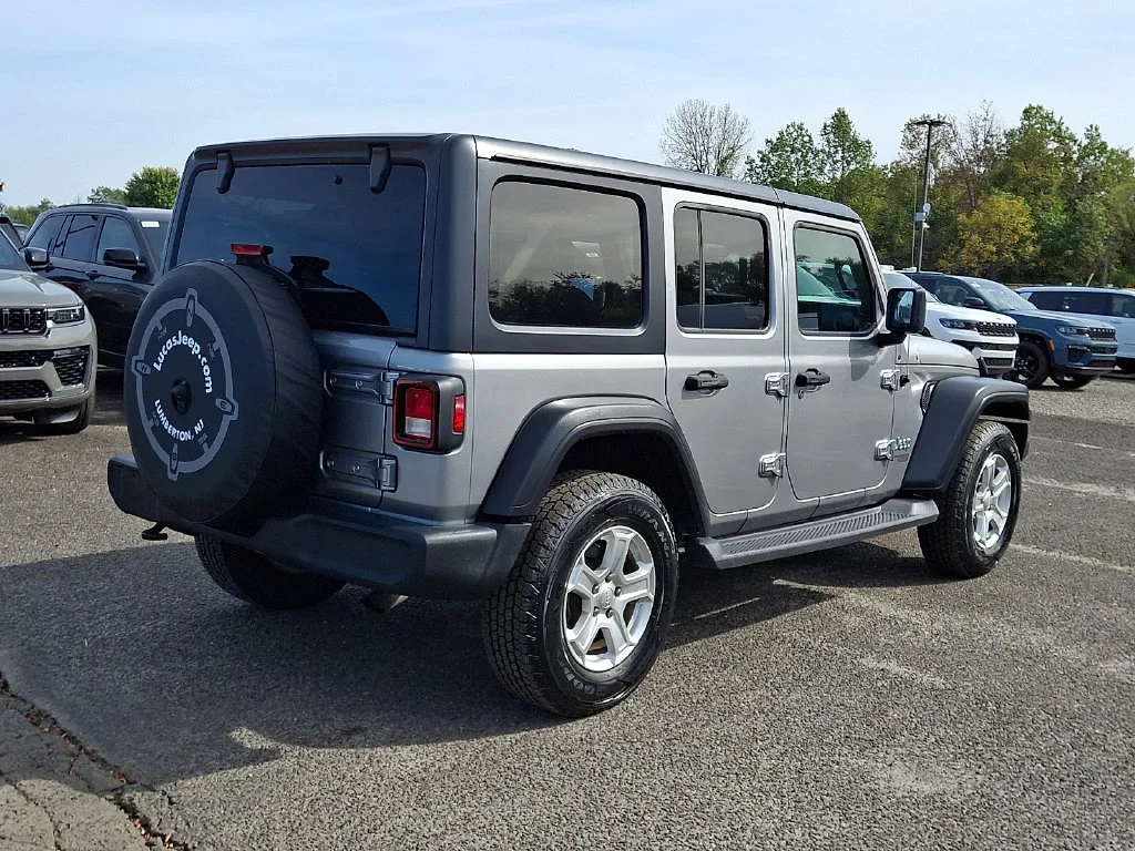 Used 2019 Silver Jeep Unlimited Sport S image 12