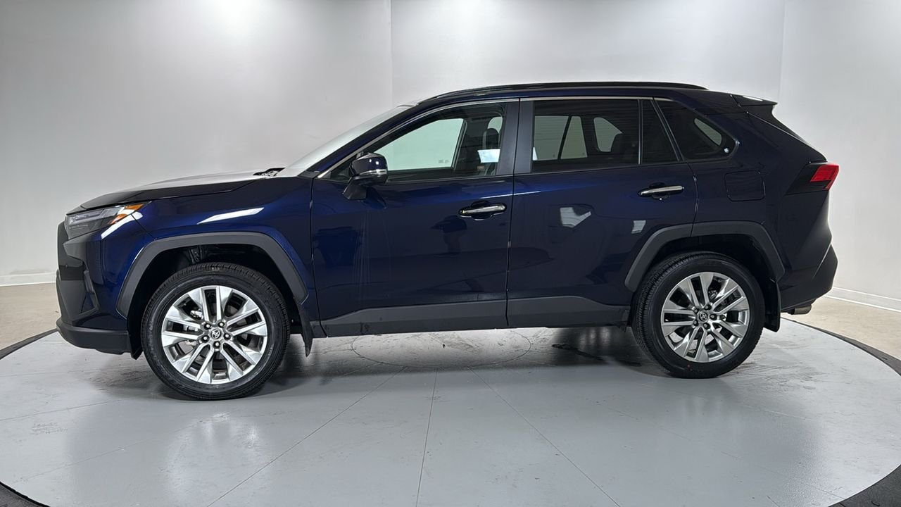 Certified Used 2025  Toyota Limited image 8