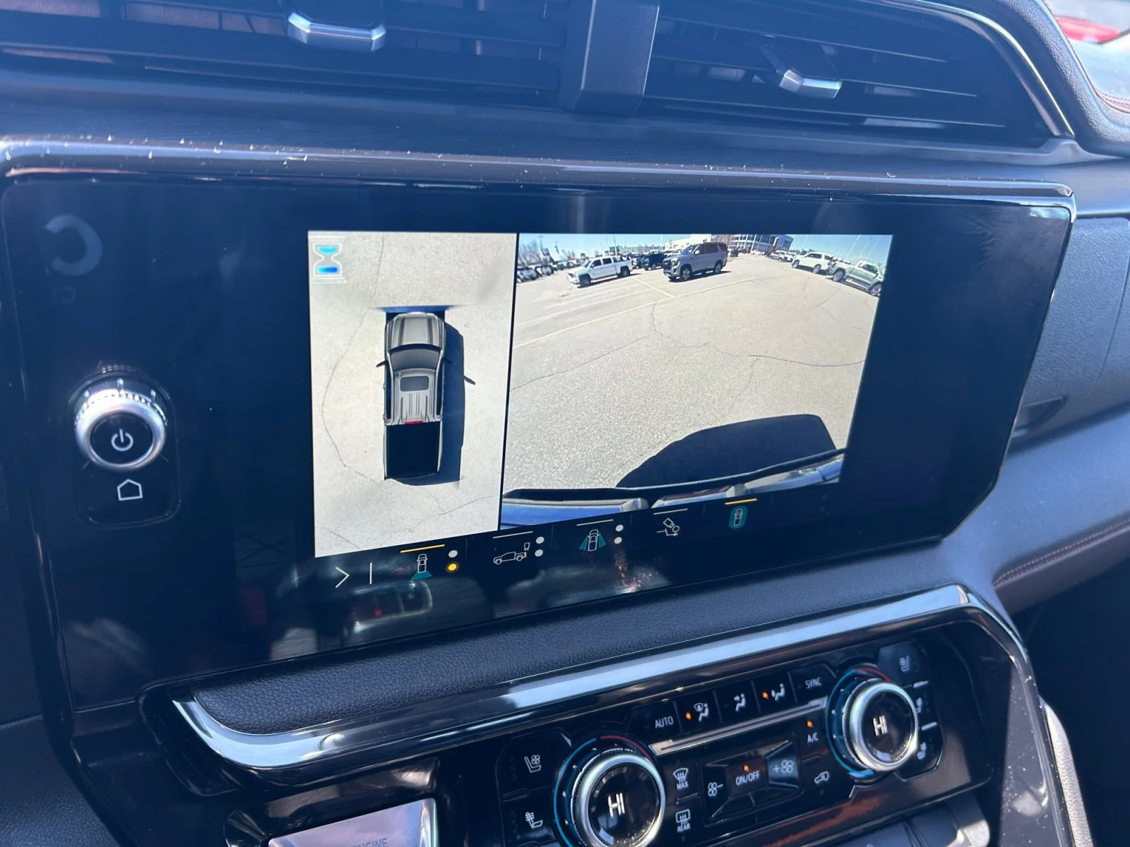 Used 2023 White GMC AT4 Crew Cab image 26