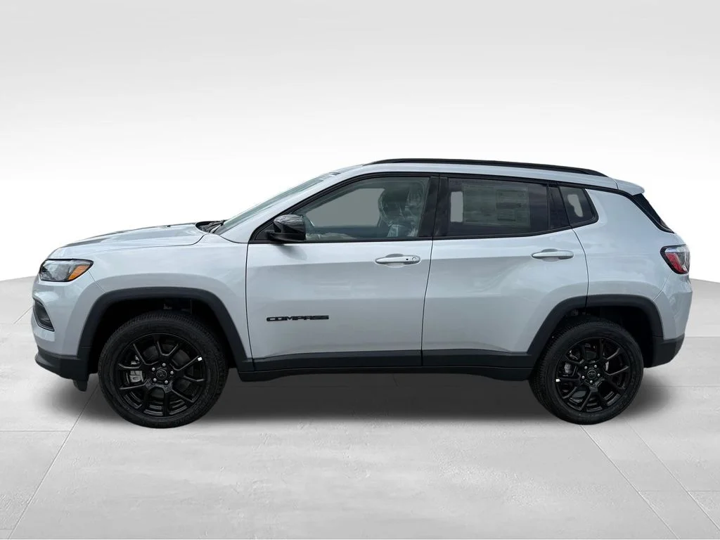 New 2026 Silver Zynith Metallic Clear-Coat Exterior Paint Jeep Latitude image 2