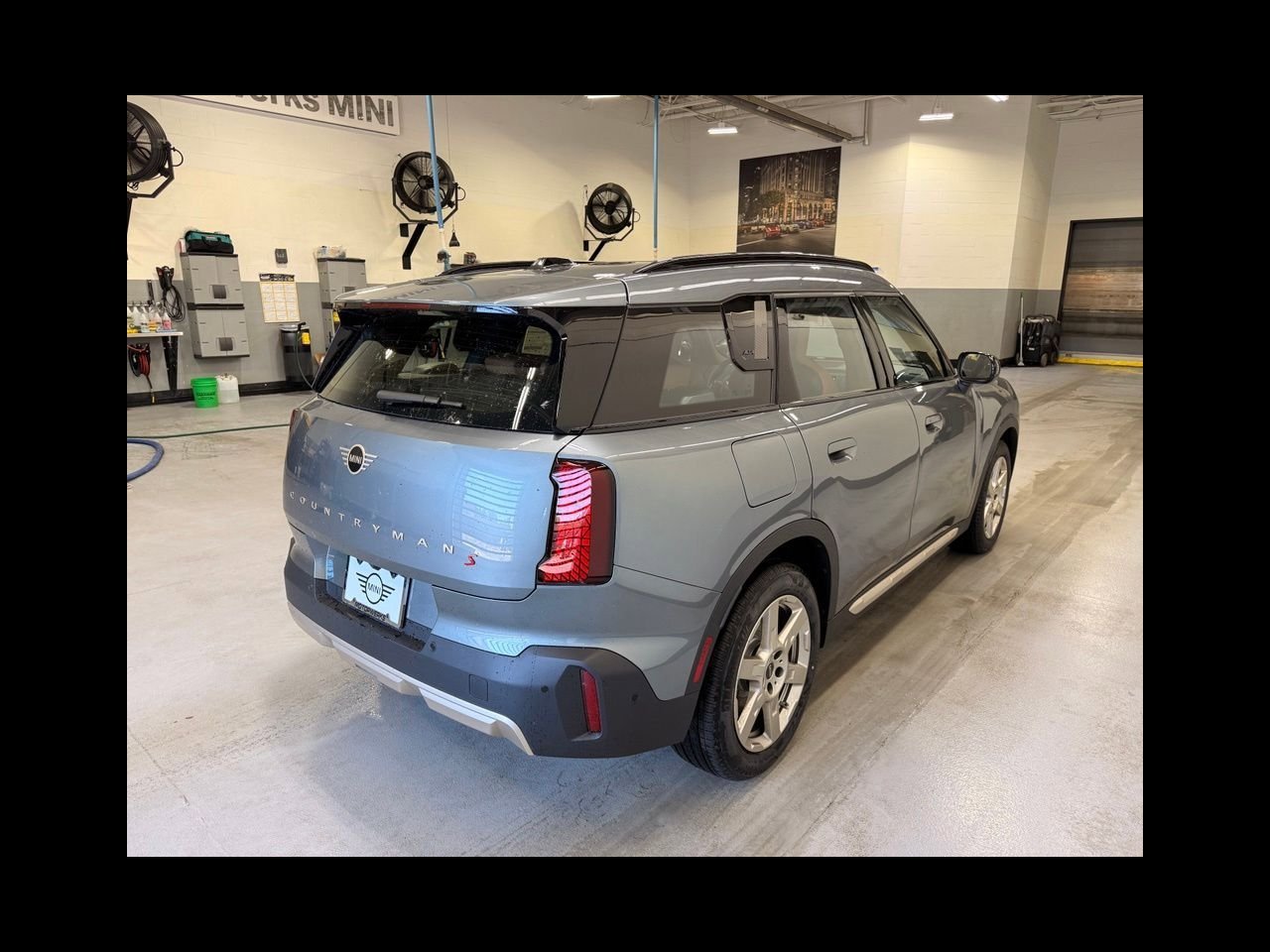 New 2027 Smokey Green Metallic MINI SIGNATURE PLUS image 5