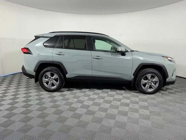 Used 2022  Toyota XLE image 9