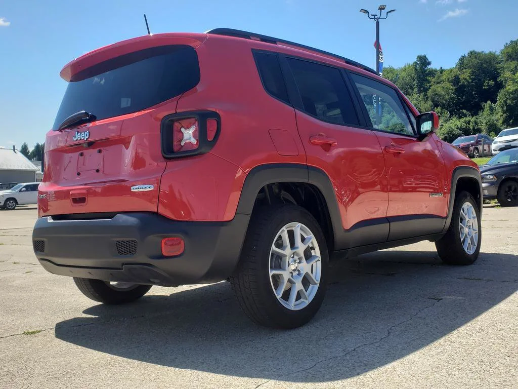 Used 2021 Colorado Red Clearcoat Jeep Latitude image 3