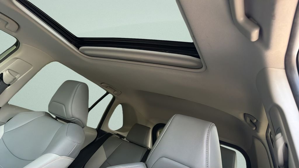 Used 2022 Silver Toyota XLE Premium image 19