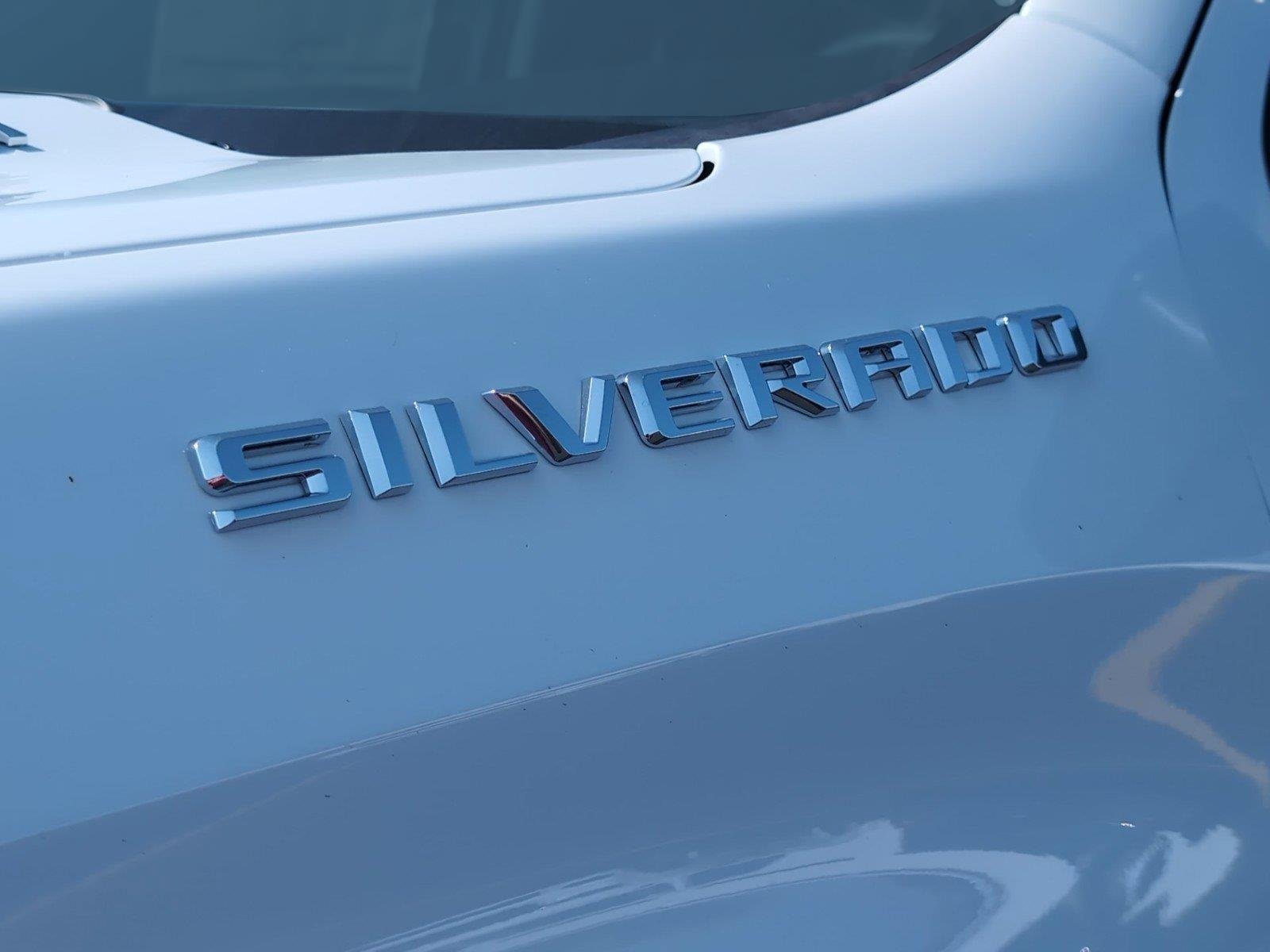 New 2026 Summit White Chevrolet WT image 35