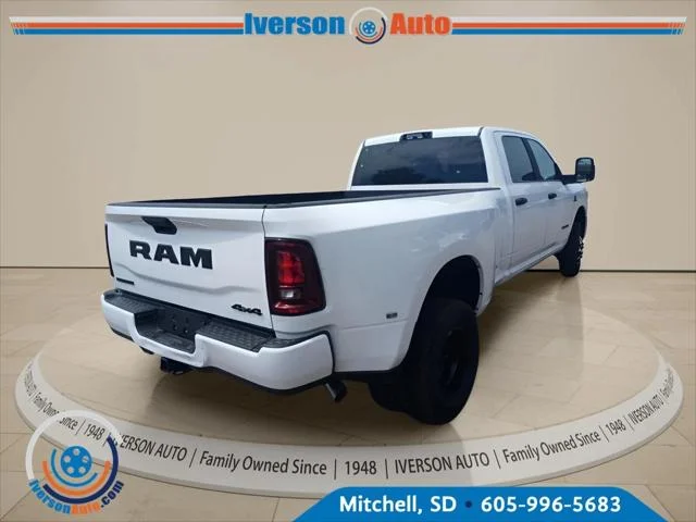 New 2026 Bright White Clear-Coat Exterior Paint RAM BIG HORN image 9