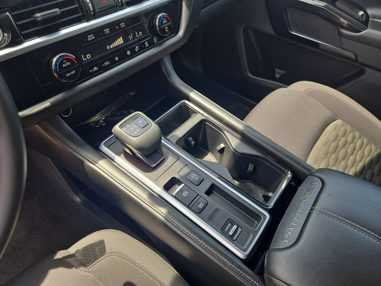Used 2022 White Nissan S image 13