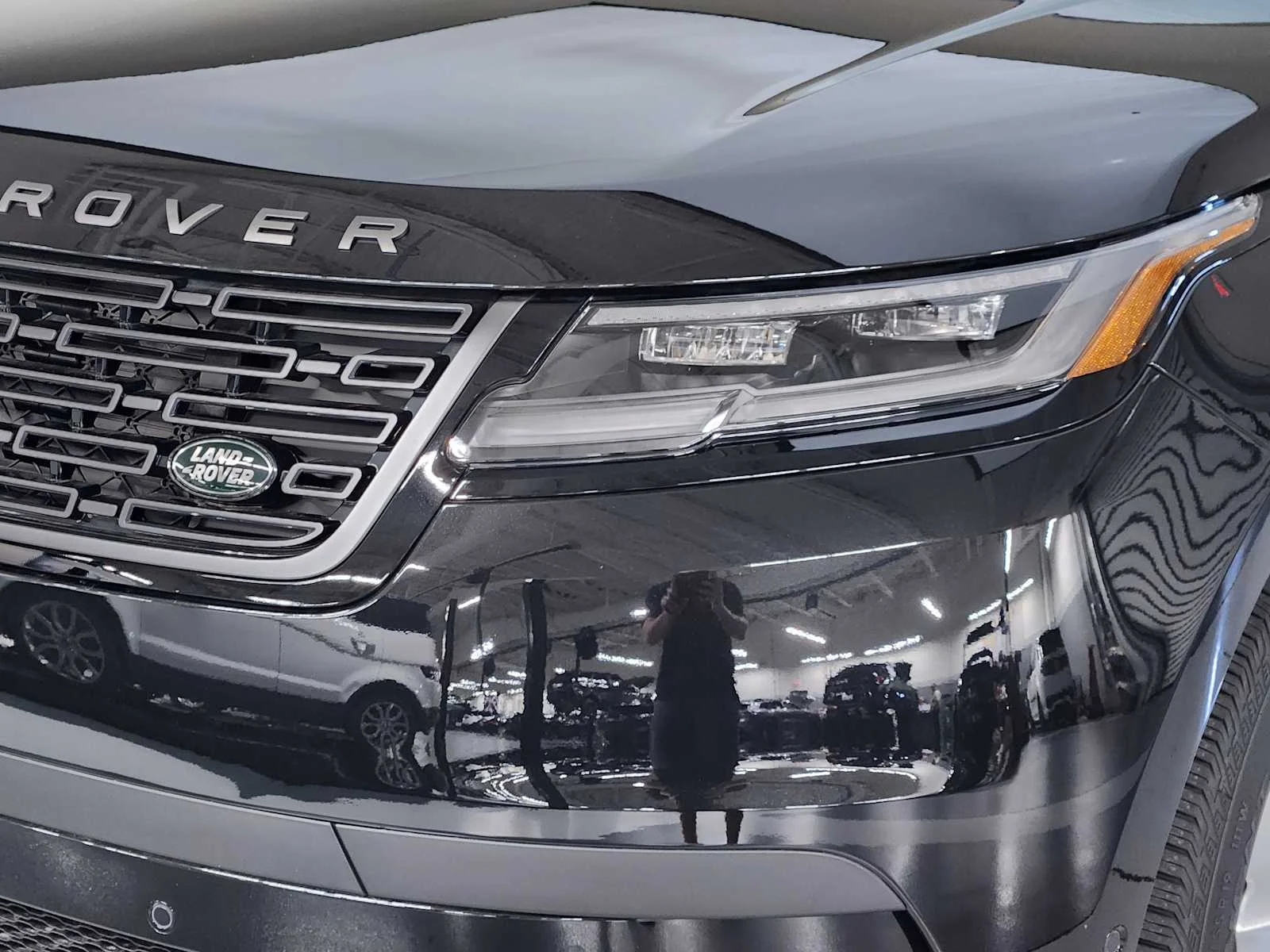 New 2026 Santorini Black Metallic Land Rover S image 20