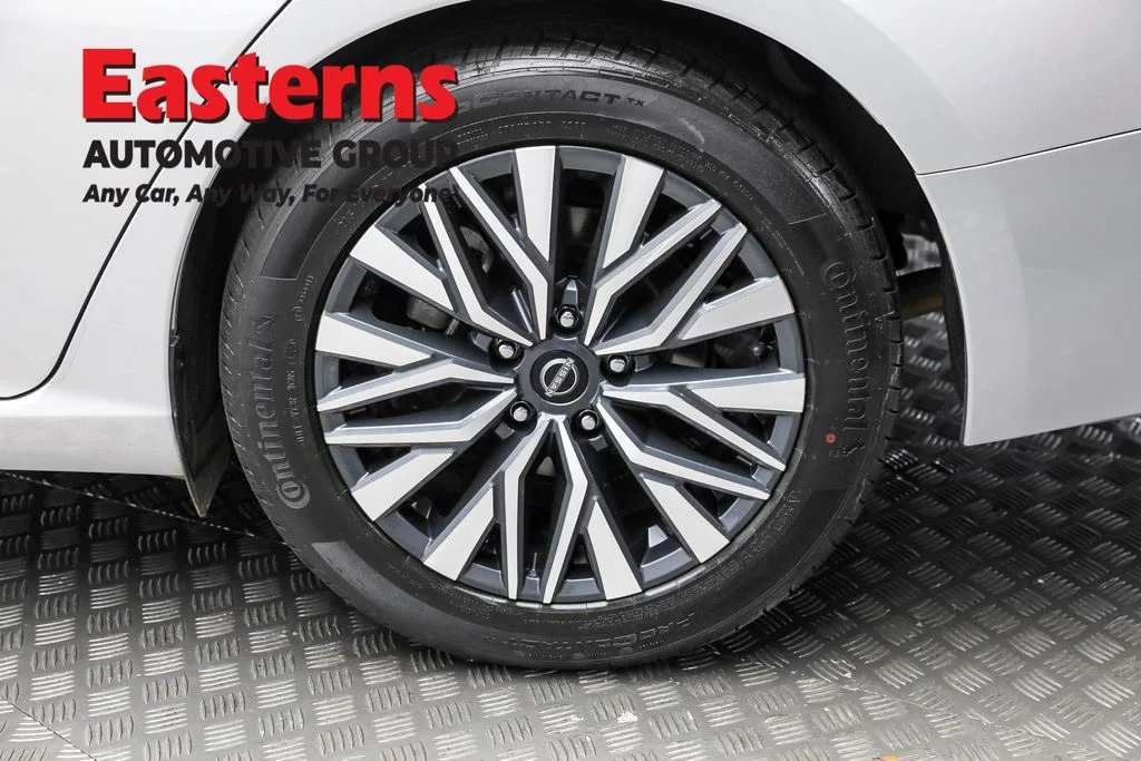 Used 2024 Silver Nissan 2.5 SV image 8