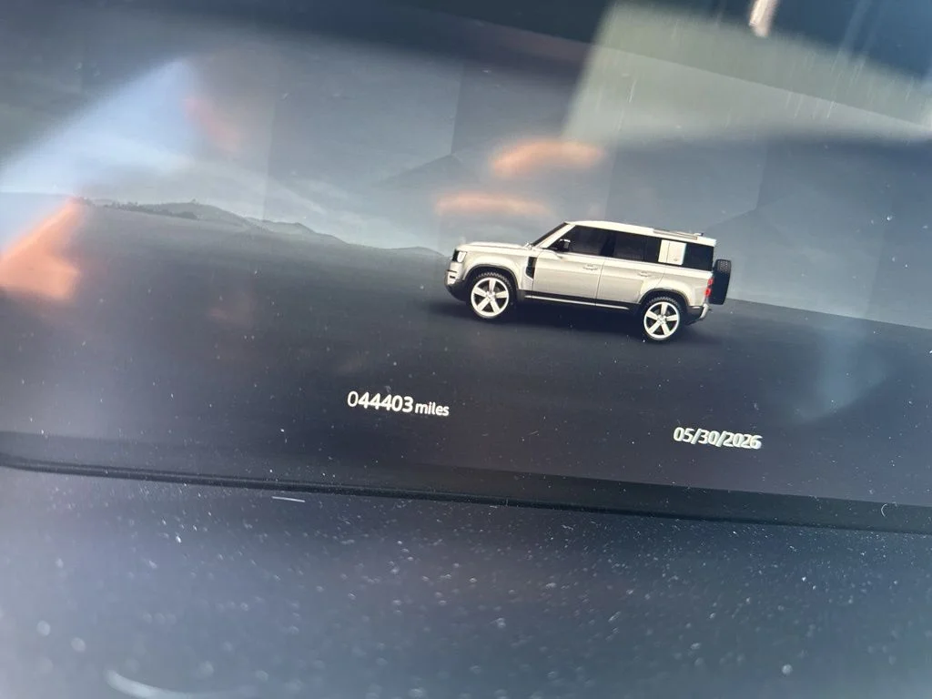 Certified Used 2025 White Land Rover X-Dynamic SE image 9