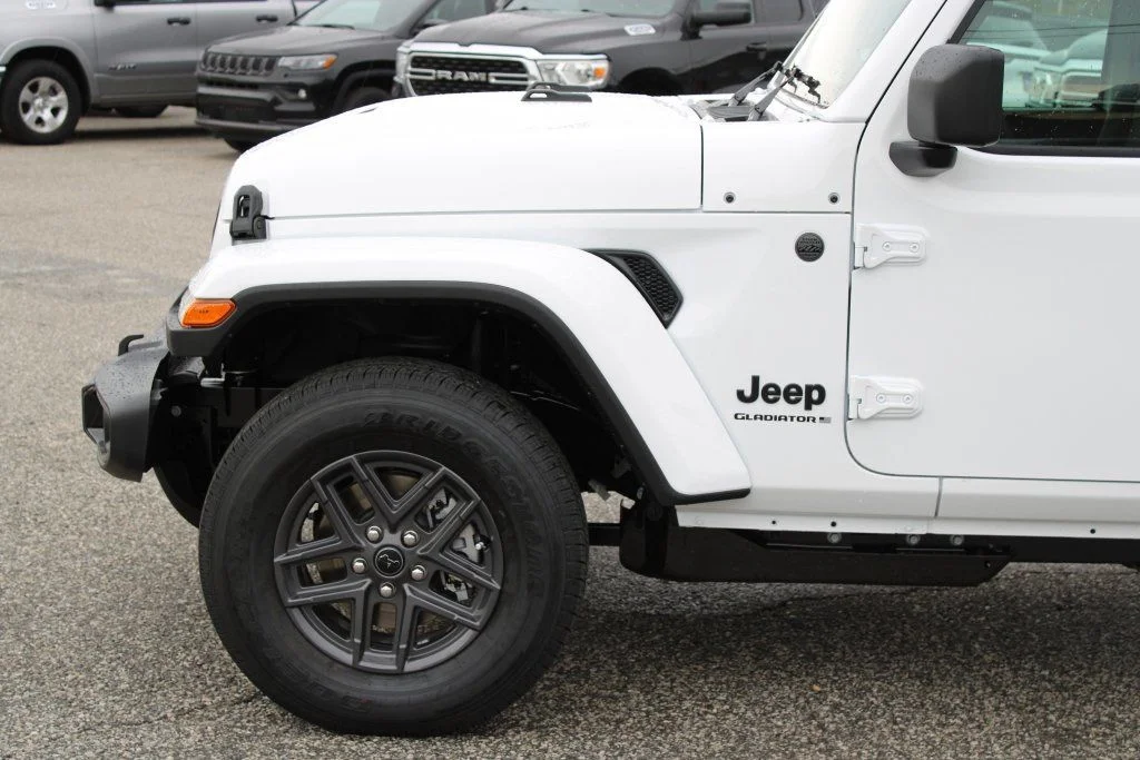 New 2026 Bright White Clear-Coat Exterior Paint Jeep Sport S image 7