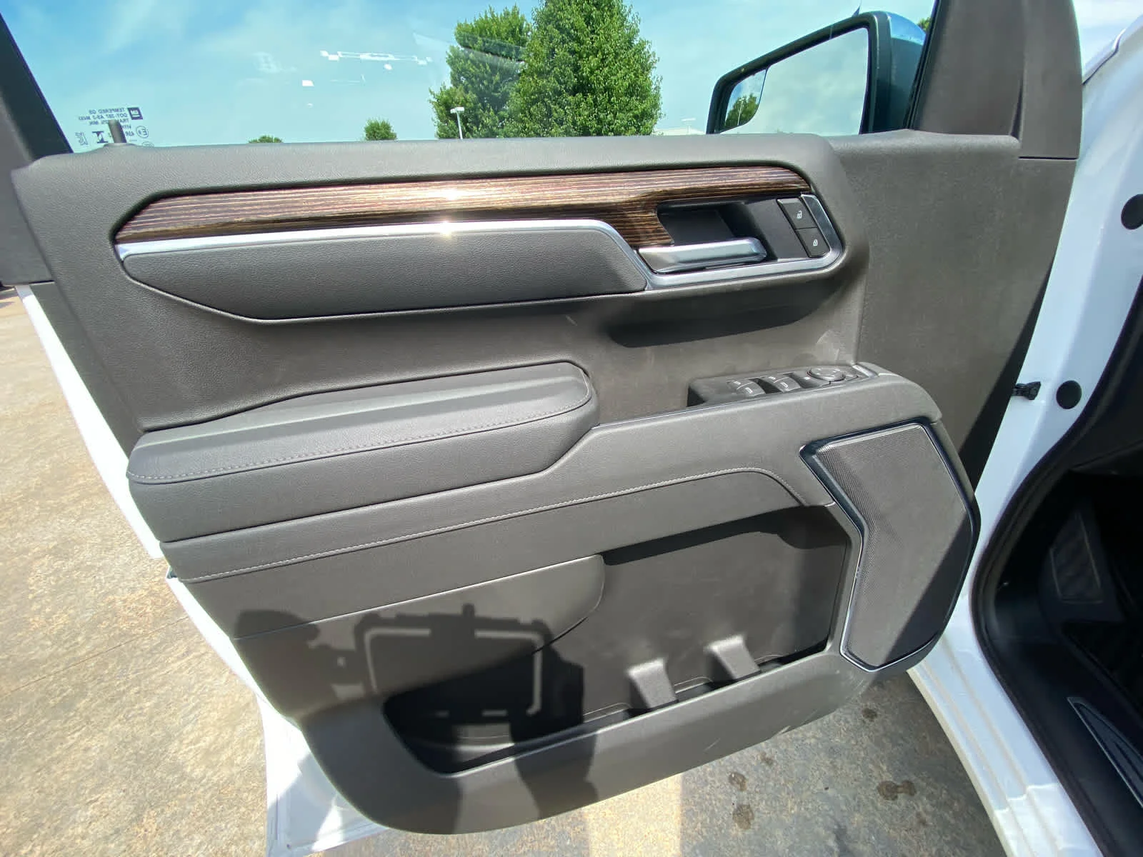 New 2026 Summit White GMC SLE image 6