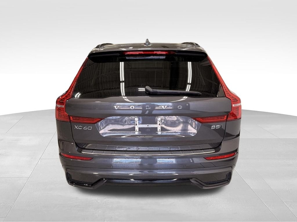 Used 2023 Gray Volvo  image 4