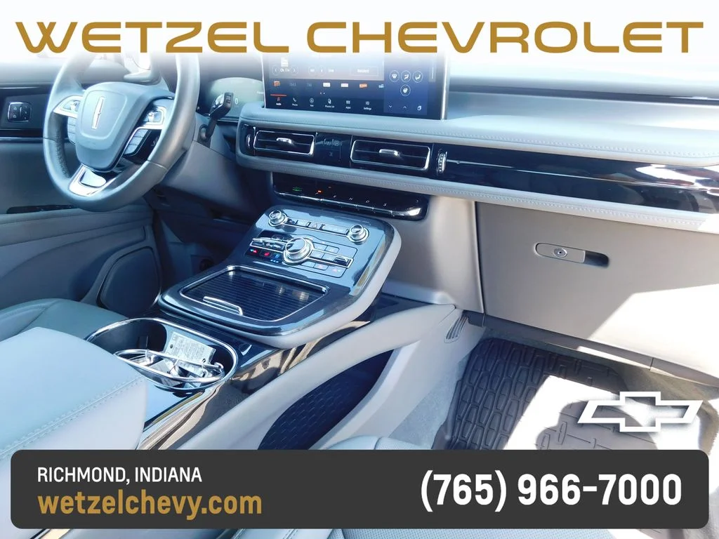 Used 2023 Silver Lincoln Reserve image 20
