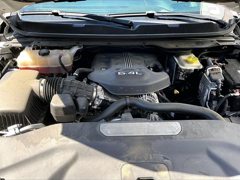 Used 2023 White Jeep Base image 30