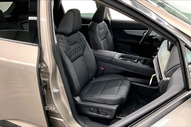New 2027 Champagne Silver Nissan Platinum image 35