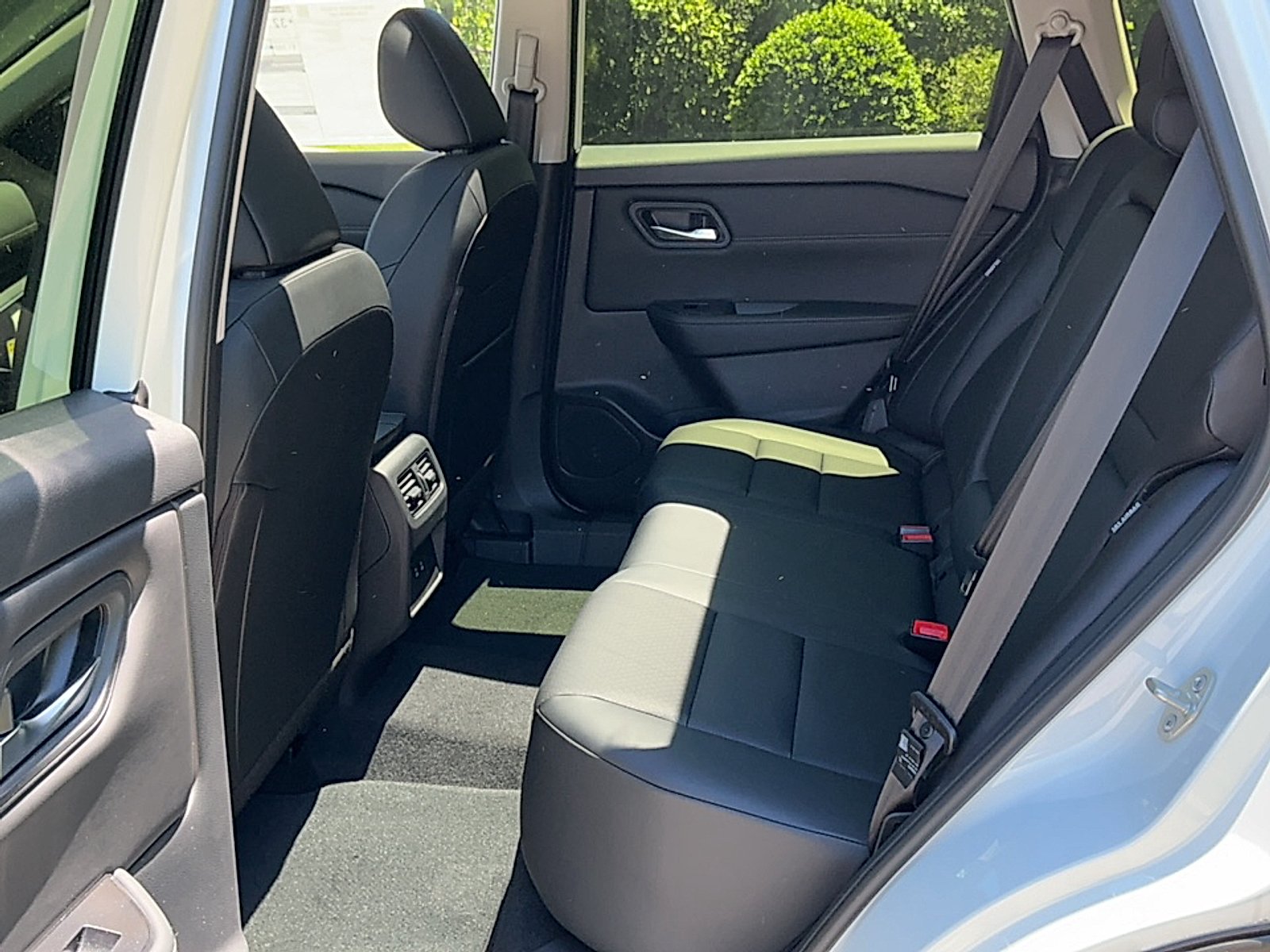 New 2026 Everest White Pearl Tricoat Nissan Dark Armor image 15