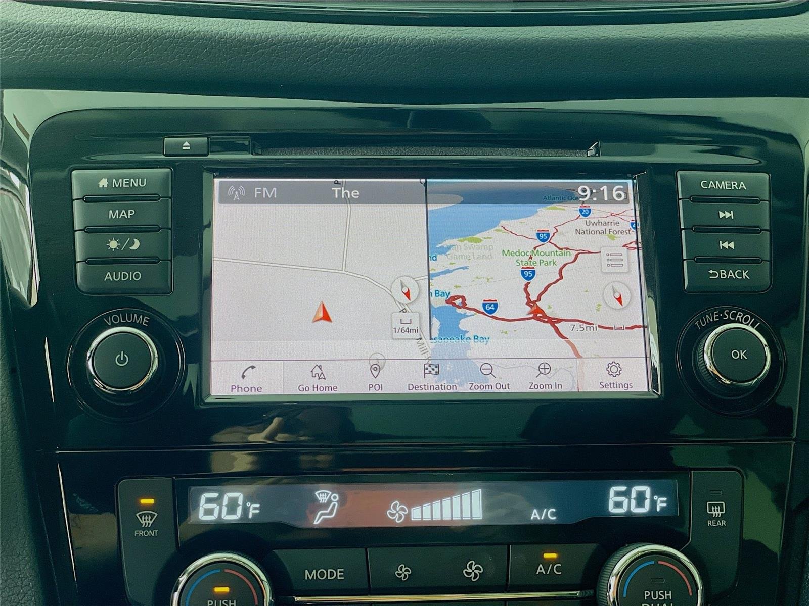 Used 2018 RED NISSAN  image 17