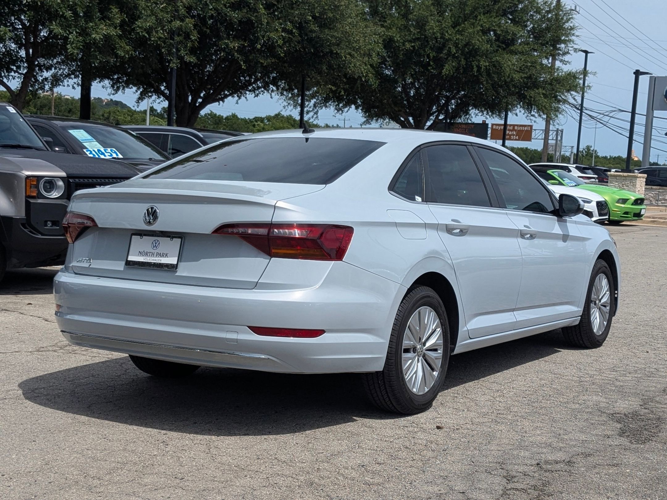 Used 2019 White Silver Metallic Volkswagen 1.4T S image 3