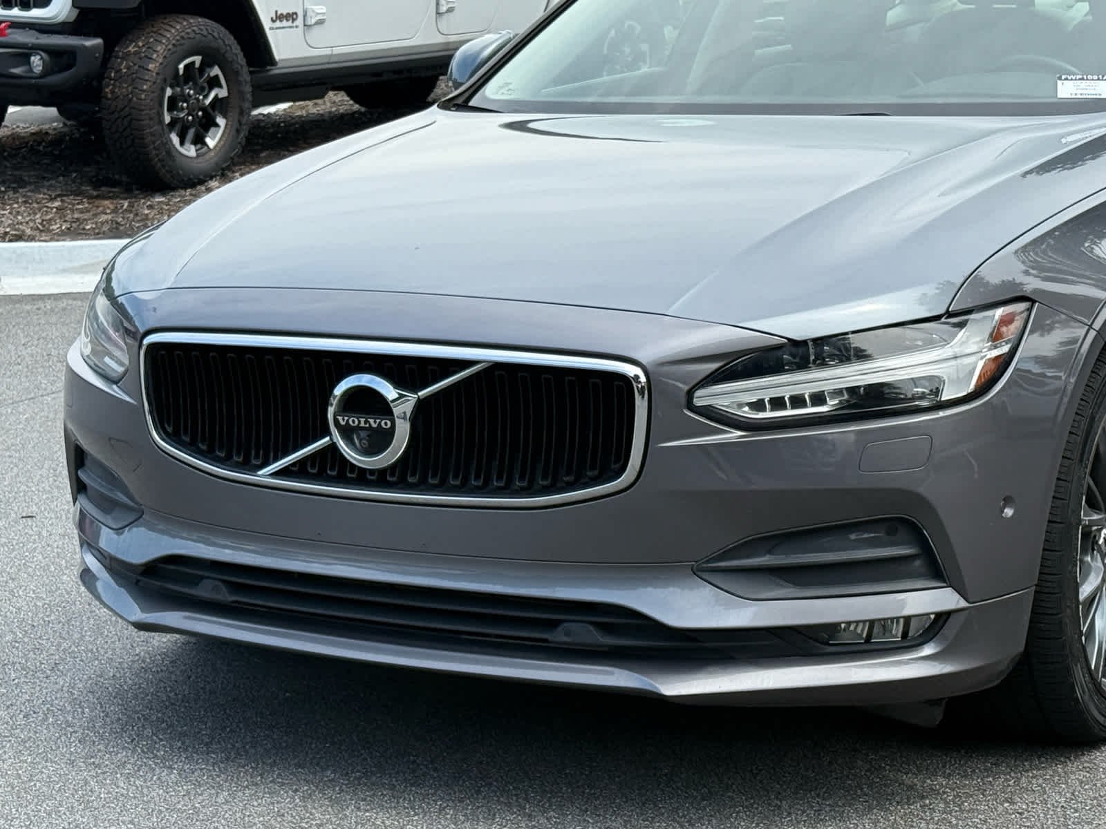Used 2018 OSMIUM GRAY METALLIC Volvo Momentum image 9
