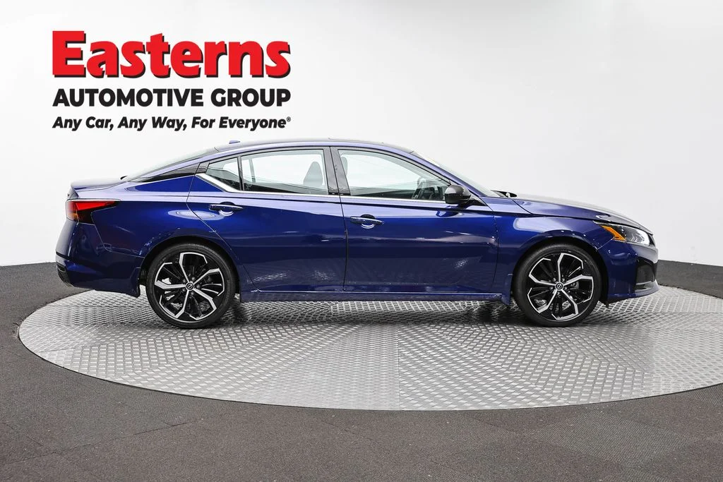 Used 2024 Blue Nissan 2.5 SR image 4
