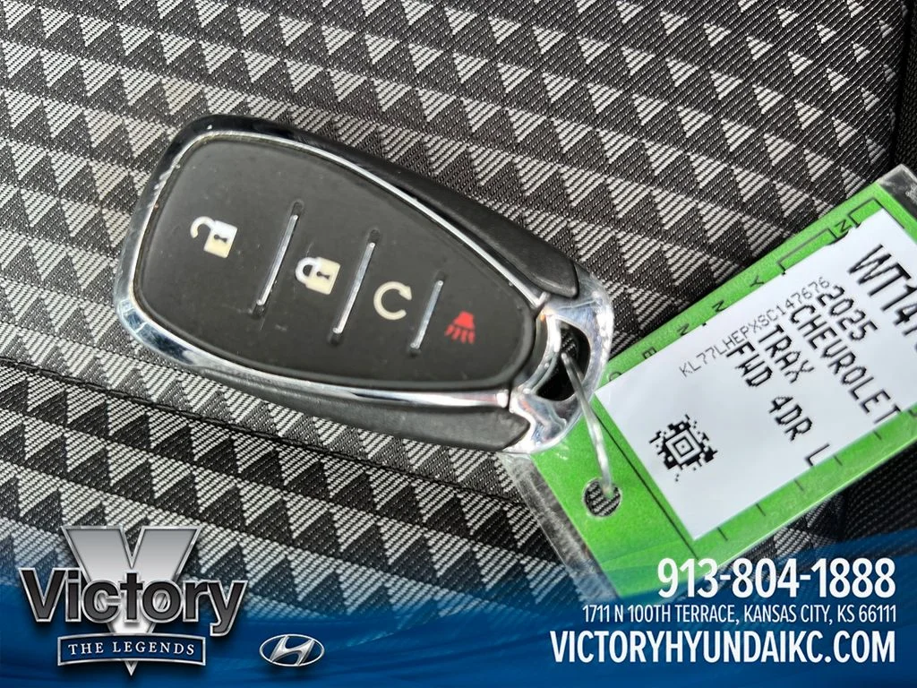 Used 2025 White Chevrolet LT image 29