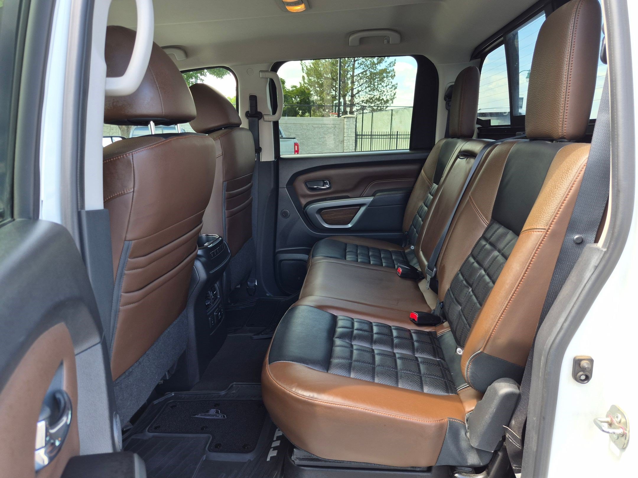 Used 2018 Pearl White Nissan Platinum Reserve image 27